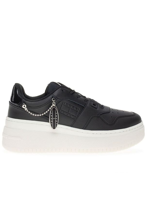 Buty Tommy Jeans TJW Retro Flatform Charm EN0EN02421-BDS - czarne. Okazja: na co dzień. Zapięcie: sznurówki. Kolor: czarny. Materiał: skóra, guma, syntetyk. Szerokość cholewki: normalna. Obcas: na platformie