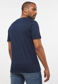 Mustang - MUSTANG Style Alex C LOGO Tee MĘSKI T-SHIRT KOSZULKA NADRUK LOGO BLUE NIGHTS 1013221 4085. Wzór: nadruk #2