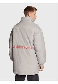 Calvin Klein Jeans Kurtka zimowa J30J321907 Szary Relaxed Fit. Kolor: szary. Materiał: syntetyk. Sezon: zima