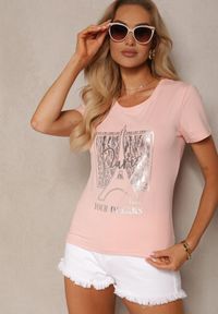 Renee - Jasnoróżowy T-shirt z Bawełny o Klasycznym Kroju z Metalicznym Nadrukiem Timabell. Okazja: do pracy, na co dzień. Kolor: różowy. Materiał: bawełna. Wzór: nadruk. Styl: klasyczny #1