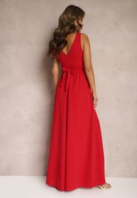 Renee - Bordowa Rozkloszowana Sukienka z Wycięciem i Paskiem w Cyrkonie Elineta. Kolor: czerwony. Materiał: materiał. Styl: elegancki #3