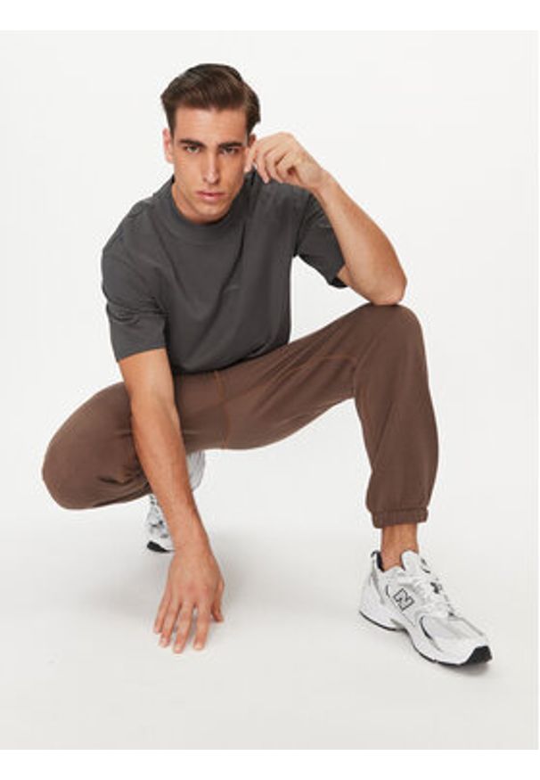 New Balance T-Shirt Athletics Linear T-Shirt MT33560 Czarny Regular Fit. Kolor: czarny. Materiał: bawełna