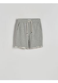 Reserved - Strukturalne szorty regular - ciemnoszary. Kolor: szary. Materiał: dzianina #1