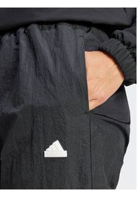 Adidas - adidas Spodnie dresowe City Escape IQ4826 Czarny Loose Fit. Kolor: czarny. Materiał: syntetyk #2