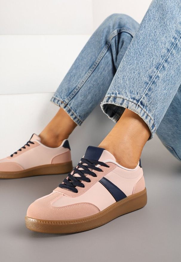 Renee - Różowo-Granatowe Sneakersy Tenisówki z Geometrycznym Wzorem Hanivra. Okazja: na co dzień. Kolor: różowy. Materiał: jeans. Wzór: geometria. Obcas: na płaskiej podeszwie