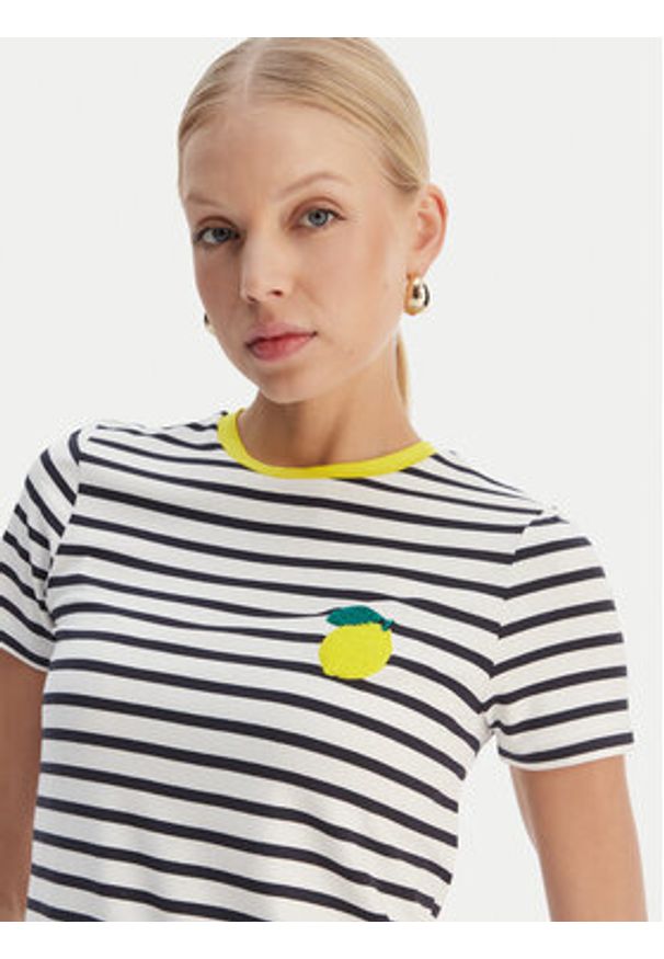 only - ONLY T-Shirt Heart 15318959 Biały Regular Fit. Kolor: biały. Materiał: wiskoza