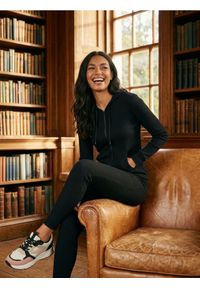 Sinsay - Prążkowane legginsy basic - czarny. Kolor: czarny. Materiał: prążkowany