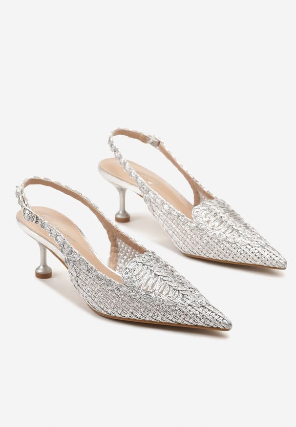 Renee - Srebrne Sandały na Szpilce z Geometrycznym Zdobieniem Typu Slingback Nevonira. Zapięcie: sprzączka. Kolor: srebrny. Wzór: aplikacja, geometria. Obcas: na szpilce. Styl: klasyczny, elegancki
