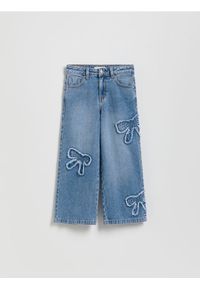 Reserved - Jeansy wide leg z aplikacjami - niebieski. Kolor: niebieski. Wzór: aplikacja #1