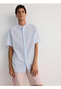 Reserved - Koszula comfort ze stójką - jasnoniebieski. Typ kołnierza: kołnierzyk stójkowy. Kolor: niebieski. Materiał: bawełna, tkanina #1