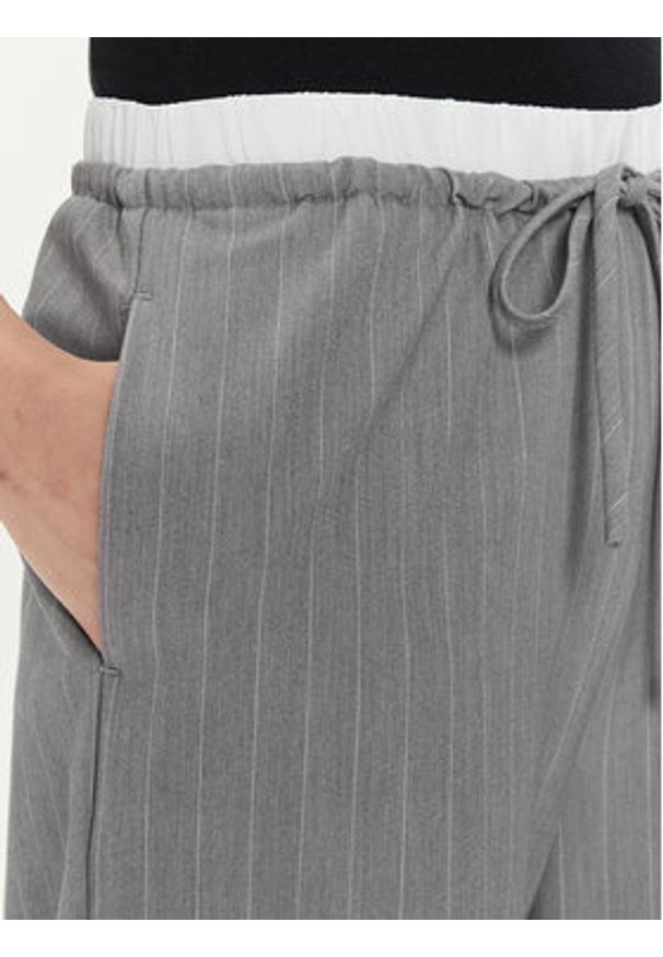only - ONLY Spodnie materiałowe Tille 15339242 Szary Straight Fit. Kolor: szary. Materiał: syntetyk