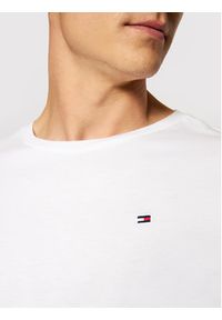 TOMMY HILFIGER - Tommy Hilfiger T-Shirt 2S87904671 Biały Regular Fit. Kolor: biały. Materiał: bawełna