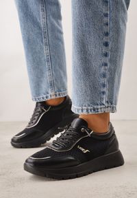 Renee - Czarne Sneakersy na Platformie z Wkładką ze Skóry Naturalnej i Napisam Haidena. Okazja: na co dzień. Zapięcie: sznurówki. Kolor: czarny. Materiał: skóra. Wzór: napisy. Obcas: na platformie #5