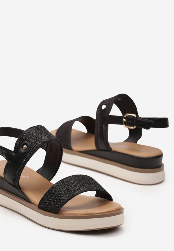 Born2be - Czarne Klasyczne Sandały na Płaskiej Podeszwie z Brokatem i Sprzączką na Kostce Uliara. Okazja: na co dzień. Zapięcie: sprzączka. Kolor: czarny. Materiał: jedwab. Wzór: aplikacja. Sezon: lato. Obcas: na płaskiej podeszwie. Styl: klasyczny