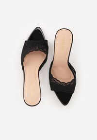 Renee - Czarne Koronkowe Klapki na Szpilce Lyvete. Kolor: czarny. Materiał: koronka. Wzór: haft, koronka. Obcas: na szpilce. Styl: elegancki #3