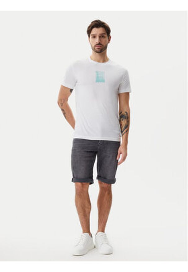 Calvin Klein Jeans T-Shirt Brush Stroke J30J327522 Biały Regular Fit. Kolor: biały. Materiał: bawełna