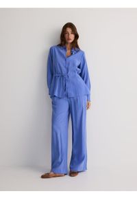 Reserved - Koszula z wiązaniem z modalu - jasnoniebieski. Kolor: niebieski #1