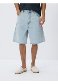 Reserved - Denimowe szorty baggy - niebieski. Kolor: niebieski. Materiał: denim #1