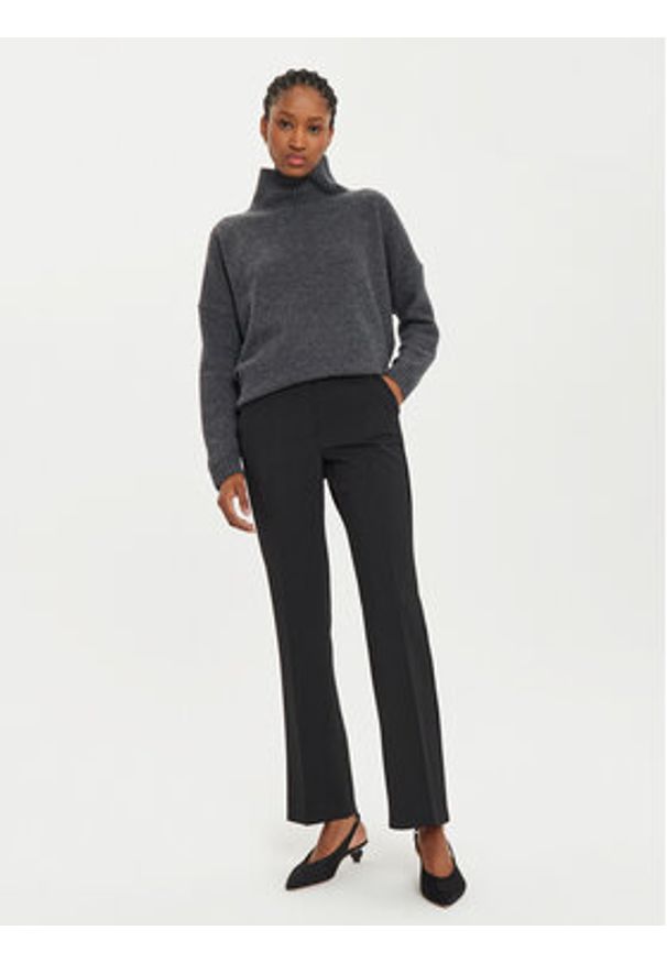 Weekend Max Mara Spodnie materiałowe Estasi 2425136032 Czarny Straight Fit. Kolor: czarny. Materiał: syntetyk