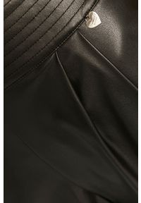 TwinSet - Twinset - Spodnie. Stan: podwyższony. Kolor: czarny. Materiał: tkanina, poliester, skóra, elastan. Wzór: gładki #4