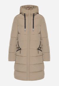 Born2be - Beżowa Pikowana Kurtka z Kapturem i Wysokim Kołnierzem Avalentura. Okazja: na co dzień, na spacer. Typ kołnierza: kaptur. Kolor: beżowy. Materiał: jeans. Sezon: zima. Styl: klasyczny, casual #2