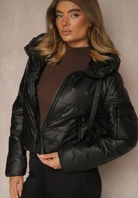 Renee - Czarna Klasyczna Kurtka z Pikowanymi Przeszyciami i Kapturem Tuliena. Okazja: na spacer. Kolor: czarny. Materiał: jeans. Styl: klasyczny #5