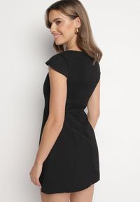 Born2be - Czarna Elegancka Sukienka z Kwadratowym Dekoltem Melretia. Typ kołnierza: dekolt kwadratowy. Kolor: czarny. Długość rękawa: krótki rękaw. Typ sukienki: dopasowane. Styl: elegancki #3