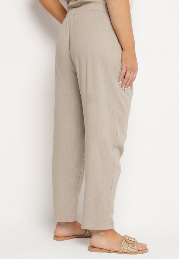 Born2be - Beżowe Spodnie z Lnem o Klasycznym Kroju Liravaia. Okazja: na co dzień. Kolor: beżowy. Materiał: len. Styl: klasyczny