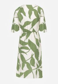 Renee - Zielona Sukienka o Taliowanym Kroju Wiązana w Pasie Nellsiah. Okazja: na co dzień, na imprezę. Typ kołnierza: dekolt w kształcie V. Kolor: zielony. Materiał: materiał. Styl: klasyczny, casual #3