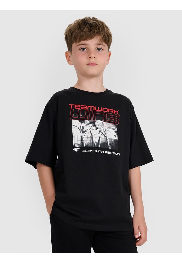 4f - 4F T-shirt oversize z nadrukiem dziecięcy - czarny 146/152 (10-12 lat). Okazja: na co dzień. Kolor: czarny. Materiał: bawełna, jersey, materiał, tkanina. Wzór: nadruk. Sezon: lato. Styl: sportowy, klasyczny, casual
