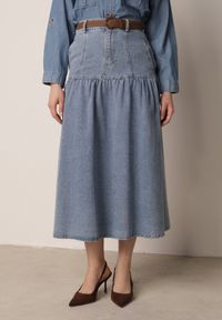 Born2be - Niebieska Bawełniana Spódnica Jeansowa z Rozkloszowanym Dołem i Plecionym Paskiem Doriame. Okazja: do pracy, na co dzień. Kolor: niebieski. Materiał: bawełna, jeans. Wzór: aplikacja. Styl: casual #7