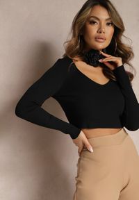 Renee - Czarna Prążkowana Bluzka o Krótkim Fasonie Choker z Kwiatem w Komplecie Laindera. Typ kołnierza: choker. Kolor: czarny. Materiał: prążkowany. Długość: krótkie. Wzór: kwiaty. Styl: elegancki #3