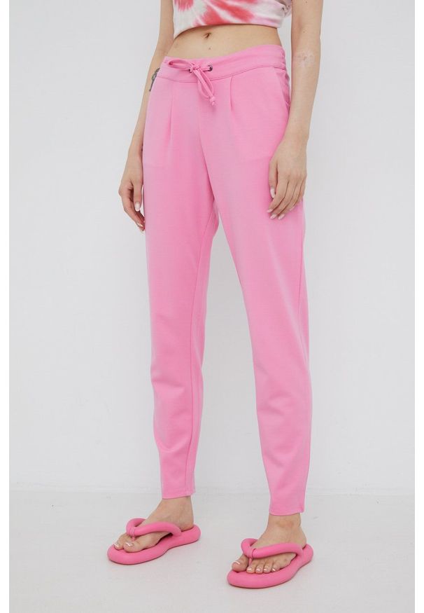 JDY spodnie dresowe damskie kolor różowy gładkie. Kolor: różowy. Materiał: dresówka. Wzór: gładki