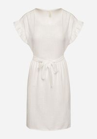 Born2be - Biała Sukienka Ozdobiona Falbankami i Paskiem Izulira. Typ kołnierza: kołnierz z falbankami. Kolor: biały. Wzór: aplikacja. Styl: elegancki #5