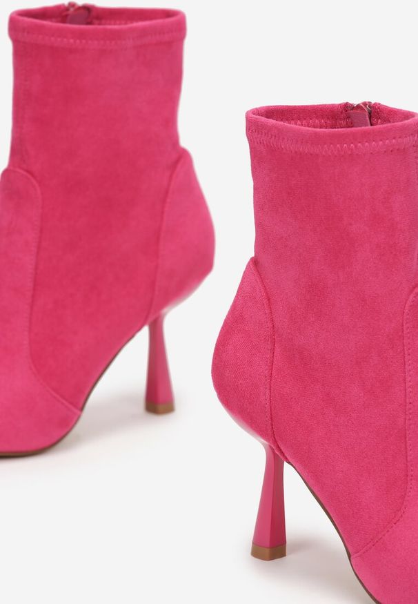 Renee - Fuksjowe Eleganckie Botki na Szpilce z Imitacji Zamszu Muri. Nosek buta: szpiczasty. Zapięcie: zamek. Kolor: różowy. Materiał: zamsz. Sezon: zima. Obcas: na szpilce. Styl: elegancki. Wysokość obcasa: średni