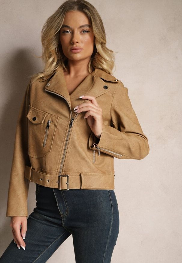 Renee - Beżowa Kurtka o Kroju Ramoneski z Paskiem ze Sprzączką i Kieszeniami Milvila. Okazja: na co dzień. Kolor: beżowy. Materiał: jeans. Styl: klasyczny, elegancki, casual, rockowy