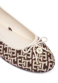 TOMMY HILFIGER - Tommy Hilfiger Baleriny Th Charm Jacquard Ballerina FW0FW09504 Kolorowy. Materiał: materiał. Wzór: kolorowy #3
