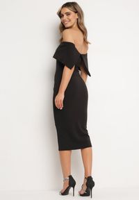 Born2be - Czarna Klasyczna Dopasowana Sukienka z Wywiniętym Dekoltem Luvlia. Okazja: na randkę, na spacer. Kolor: czarny. Materiał: tkanina. Wzór: gładki. Typ sukienki: proste. Styl: klasyczny #4