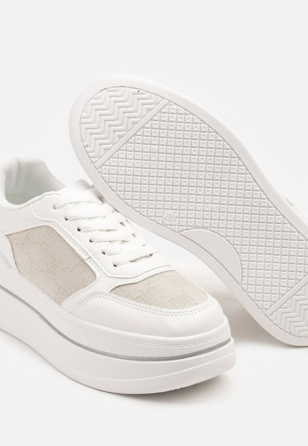 Renee - Białe Sneakersy Streetwearowe na Platformie Ninelis. Okazja: na co dzień. Nosek buta: okrągły. Kolor: biały. Materiał: jeans. Wzór: aplikacja. Obcas: na platformie