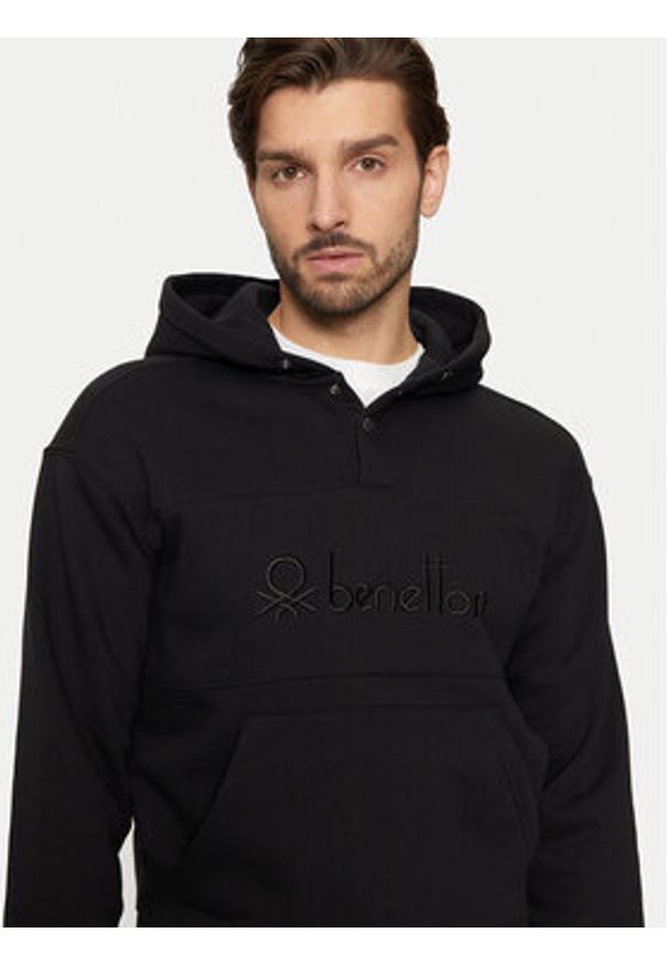 United Colors of Benetton - United Colors Of Benetton Bluza 3VVUU201P Czarny Relaxed Fit. Kolor: czarny. Materiał: syntetyk, bawełna