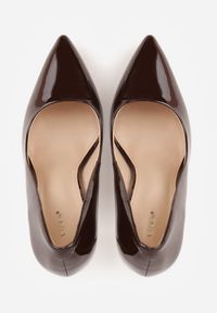 Renee - Brązowe Lakierowane Szpilki VICES na Ozdobnym Obcasie Zafriah. Okazja: na co dzień. Nosek buta: szpiczasty. Kolor: brązowy. Materiał: lakier. Obcas: na obcasie. Styl: casual, elegancki, wizytowy. Wysokość obcasa: średni #9