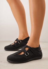 Renee - Czarne Sneakeriny z Siateczki z Zapięciem na Rzep Vianate. Okazja: na co dzień. Zapięcie: rzepy. Kolor: czarny. Materiał: skóra, koronka #1