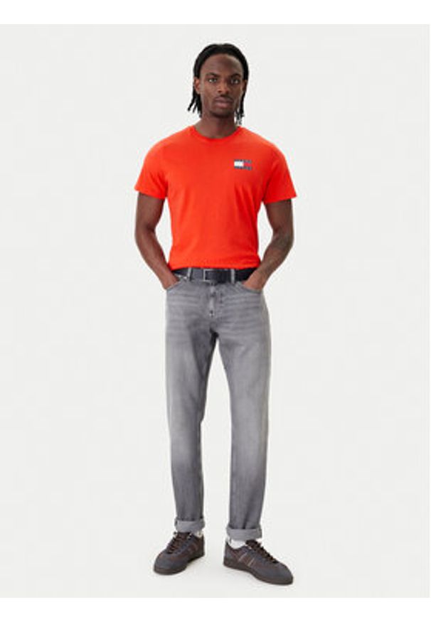 Tommy Jeans T-Shirt Essential DM0DM20740 Pomarańczowy Slim Fit. Kolor: pomarańczowy. Materiał: bawełna
