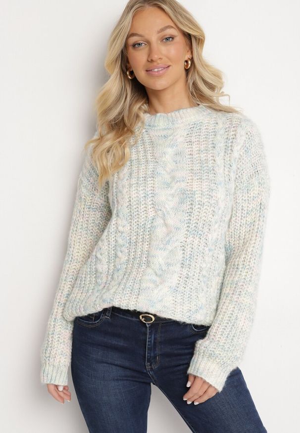 Born2be - Jasnobeżowy Sweter z Wełną z Ozdobnym Splotem Abrenevia. Kolor: beżowy. Materiał: wełna. Wzór: ze splotem. Sezon: zima