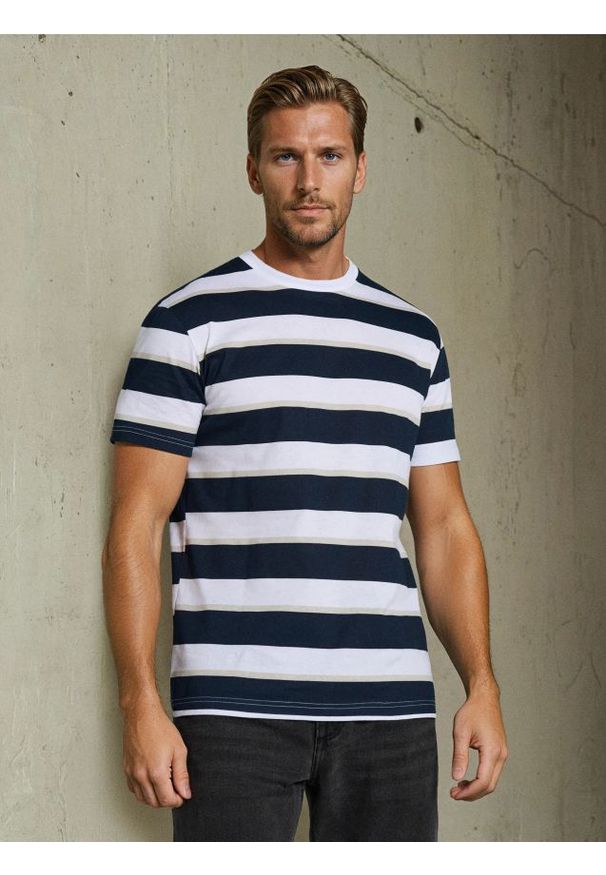 Sinsay - Bawełniana koszulka w paski - granatowy. Kolor: niebieski. Materiał: bawełna. Wzór: paski