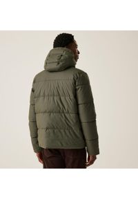 Regatta - Kurtka turystyczna męska zimowa pikowana Saltern. Typ kołnierza: kaptur. Kolor: wielokolorowy, brązowy, zielony. Materiał: puch. Długość: krótkie. Sezon: zima. Sport: turystyka piesza #2
