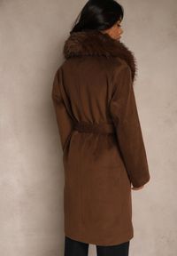 Renee - Brązowy Płaszcz z Futrzanym Kołnierzem Kieszeniami i Wiązanym Paskiem Perria. Okazja: na co dzień. Kolor: brązowy. Materiał: futro. Styl: elegancki, casual