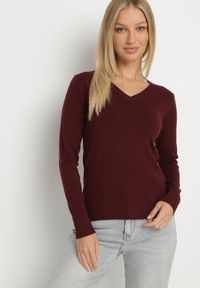 Born2be - Bordowy Sweter z Wiskozą i Dekoltem w Serek Olisela. Okazja: na co dzień. Typ kołnierza: dekolt w serek. Kolor: czerwony. Materiał: wiskoza. Styl: casual, elegancki