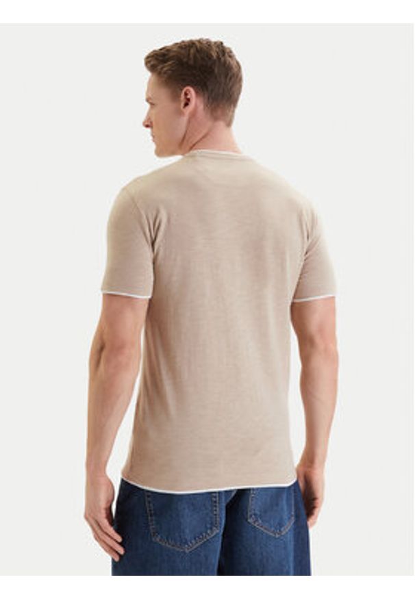 Guess T-Shirt F6GI06 K6XN4 Beżowy Slim Fit. Kolor: beżowy. Materiał: bawełna