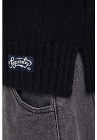 Superdry sweter z domieszką wełny damski kolor granatowy z golfem. Typ kołnierza: golf. Kolor: niebieski. Materiał: wełna. Długość rękawa: raglanowy rękaw #2